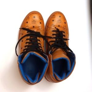 MCM shoes ( rare color)